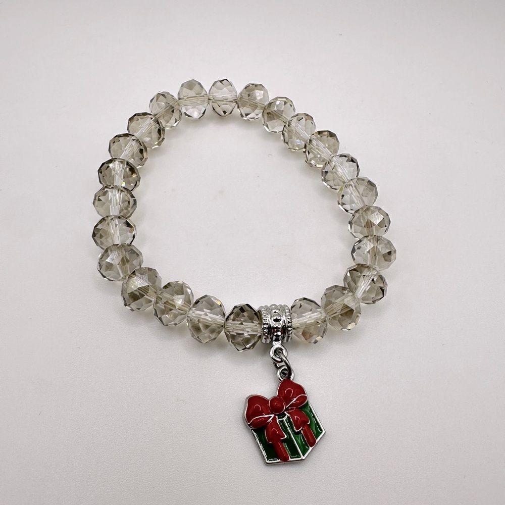 Light gray faceted crystal glass beaded bracelet with‎ gift charm!